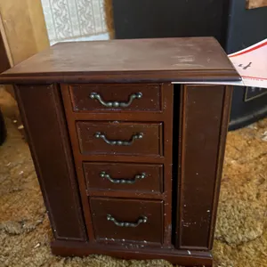 Jewelry box