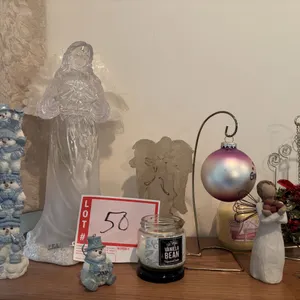 Glass statue, snowmen, décor