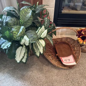 Collapseable basket, magazine basket, artificial plants