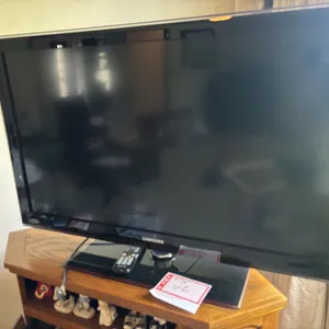 40" Samsung TV, Model: LN40C550J1F, 2010