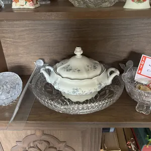 Sugar bowl, glass assortment