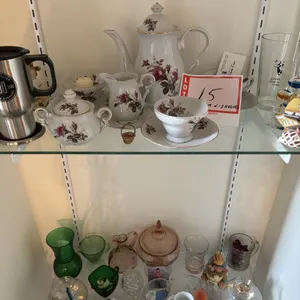 Tea set, glass items on 2 shelves