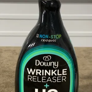 **NEW** Downy Wrinkle Releaser and Refresher Fabric Spray, Unstopables Fresh - 33.8 fl oz