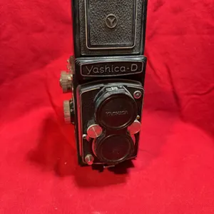 Vintage Yashica D door lens camera