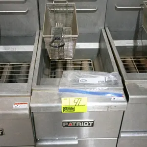 2024 Patriot PT-F3-NG natural gas deep fryer. Features 3 burners, stainless steel tank and cabinet, and thermostatic controls. Includes 1 wire mesh fr