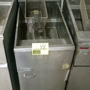 Pitco 40D gas deep fryer. Features stainless steel construction and includes one wire mesh fryer basket. 15"x30"x44". Gas powered. Mounted on a cabine