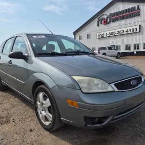 2005 Ford Focus ZX5 SES Car