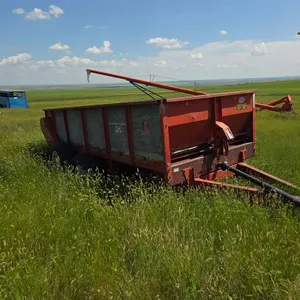 International Harvester 570 Manure Spreader
 UNRESERVED