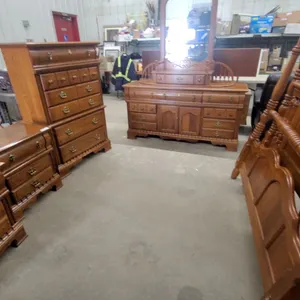 Traditional Oak Bedroom Set: Dresser, Chest, 2 Night Stands, and Bed
