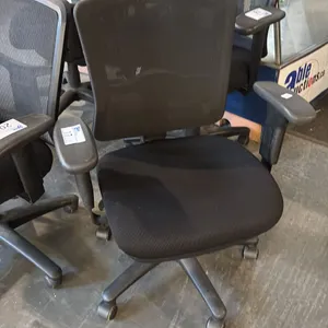BLACK MESH-BACK TASK CHAIR STYLE 1