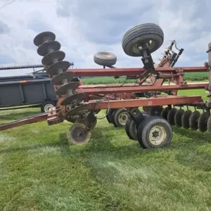 International Model 496 19' Disc w/rear hitch, 8"