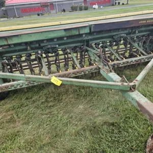 JD Grain Drill 8000 Series 18-7 and Grass seed DD