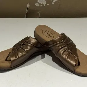 Taos Gift 2 Flip Flop Sandals