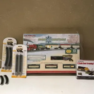 Bachmann Spirit of Christmas Train Set & Tracks