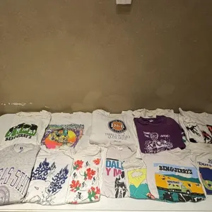 90s Graphic Tees & Sweatshirts