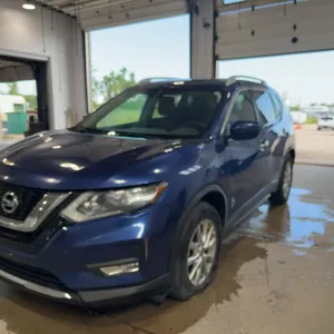 2017  Nissan  Rogue  SV 4dr Crossover