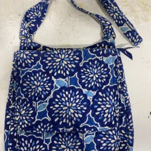 Vera Bradley Mailbag Crossbody Should Bag in the retired "Petal Splash"