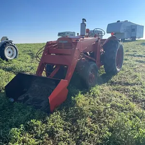 W4 McCormick TRACTOR w/ Loader W4 35HP
