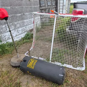 Hockey Goal, Everlast Heavy Bag and Reflex Bag
 UNRESERVED