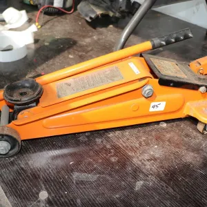 Strongarm 4400lb floor jack