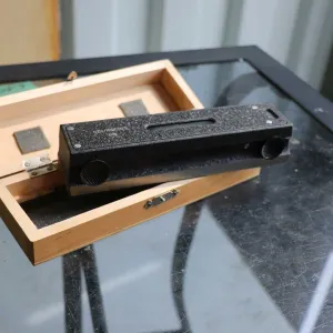 8" precision machinist level with cross test vial and case