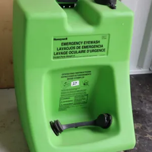 Honeywell Emergency Eyewash station, does not include solution, includes mounting bracket