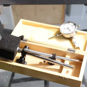 Magnetic dial indicator base with dial indicator