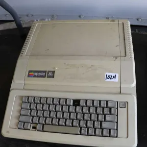 Vintage 1980s Apple IIE. See photos for internals , untested at time of cataloguing