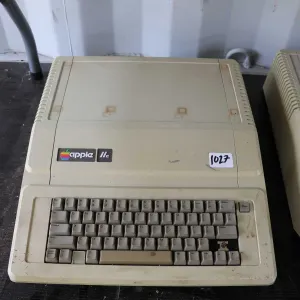 Vintage 1980s Apple IIE. See photos for internals , untested at time of cataloguing