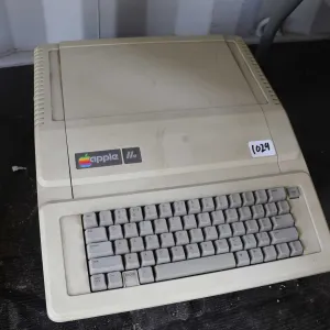 Vintage 1980s Apple IIE. See photos for internals , untested at time of cataloguing