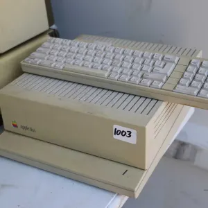 Vintage 1980s Apple IIGS 16-bit computer with keyboard. Untested at time of cataloguing