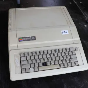 Vintage 1980s Apple IIE. See photos for internals , untested at time of cataloguing