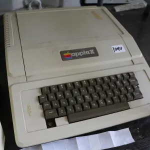 Vintage Apple II. See photos for internals , untested at time of cataloguing