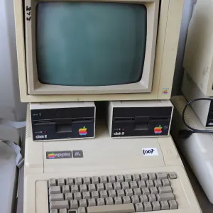 Vintage 1980s Apple IIE with two Apple Disk II disk drives and Apple Monitor II. See photos for inte