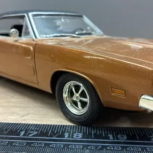 Hot Wheels 1:18 1969 Dodge Charger.