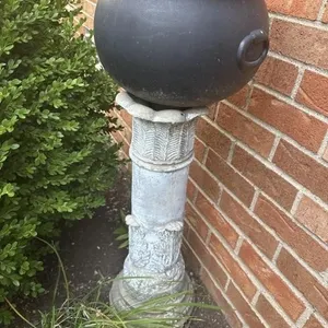 Flower pedestal concrete 2.5ft aprox and silver
