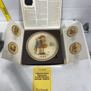 Vintage M.I. Hummel Annual Porcelain Collector Plate