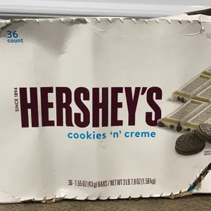 **NEW** Hershey's 36 Cookies 'N' Creme Chocolate Bars - Best By 2/2027