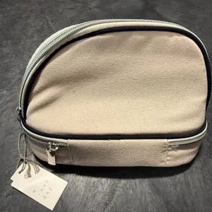 New with Tag a new day Brand Cosmetics/Shaving Kit Bag in Cream/Black