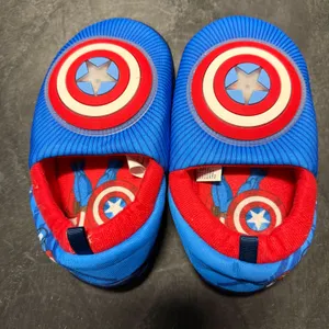 New Disney Captain America Avengers Child XL 11/12 Slippers