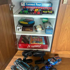 SELECTION OF REMOTE CONTROL CARS, BOARD / OTHER GAMES, TOYS