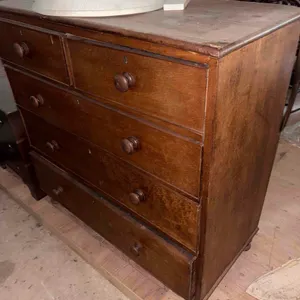 FIVE DRAWER WOOD DRESSER WITH ROUND PULLS