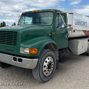 2000 International 4900 fuel truck