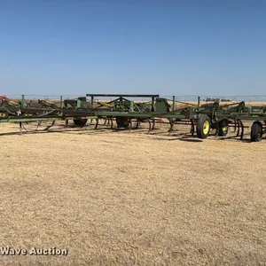John Deere 1650 chisel