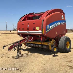 2015 New Holland RB560 round baler
