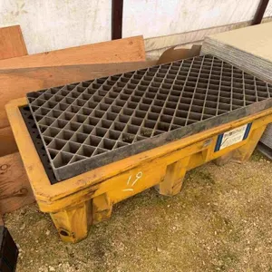 Secondary containment pallet