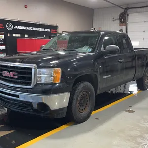 2010  GMC  Sierra 1500   4x4 on the floor