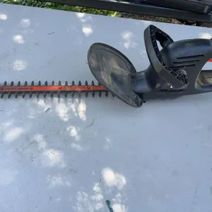 Black & Decker Hedge Trimmer