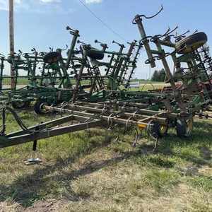 John Deere 960 Field Cultivator