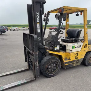 TCM FHG 30 Tow motor